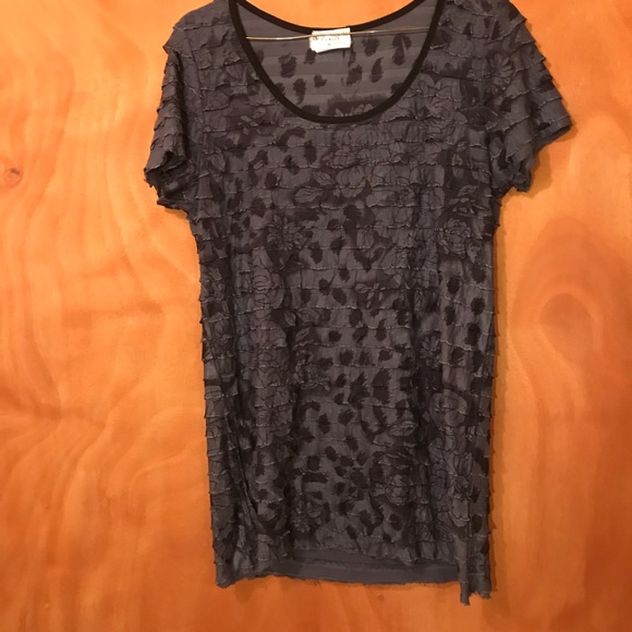 Tops - Flower and animal print top size xl